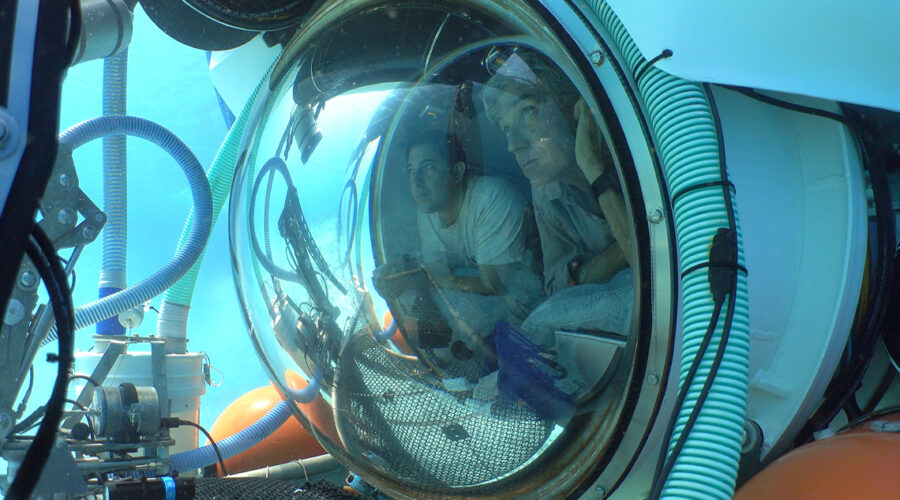 Uncharted Blue scientists in submarine underwater