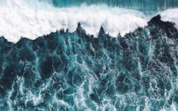 Ocean waves crashing