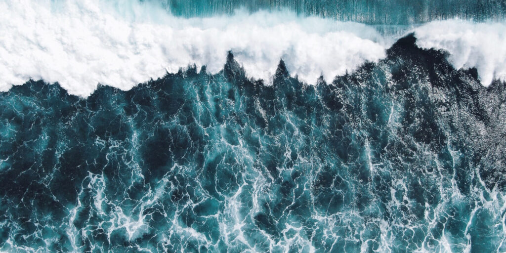 waves crashing in the ocean