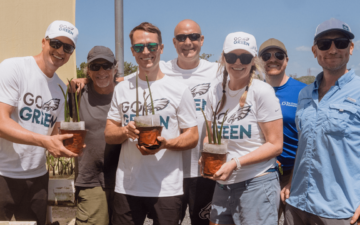 Pracovníci Philadelphia Eagles a The Ocean Foundation v Portoriku